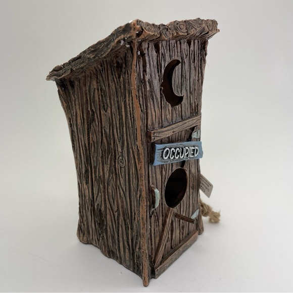 Bird House Occupied Outhouse - Picture 10 of 11